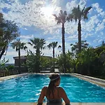 Bella Hotel *